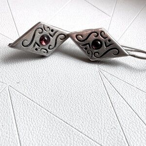✨❤️ Delicate .925 Sterling Silver Earrings with Red Cabochon, Vintage Artisan ❤️
